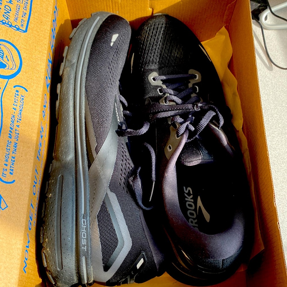 Men’s Brooks Adrenaline GTS 22 size 12.